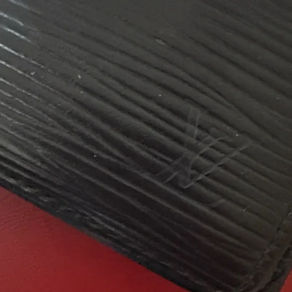 Authentic black EPI  Louis Vuitton agenda / passport holder with COA - Picture 5 of 17